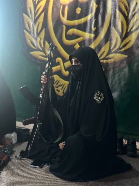 زنان؛ از سنگر خانه تا میدان دفاع از وطن