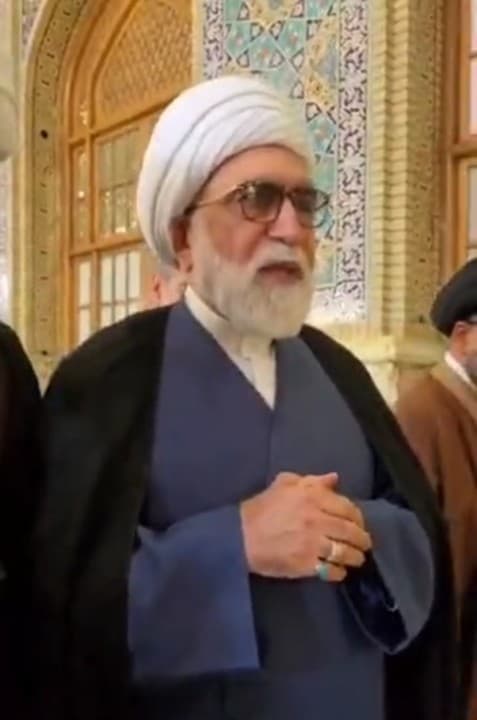 تولیت آستان قدس رضوی: رهبر انقلاب پیش و پس از تدفین رهبر شهید در مشهد حضور داشتند